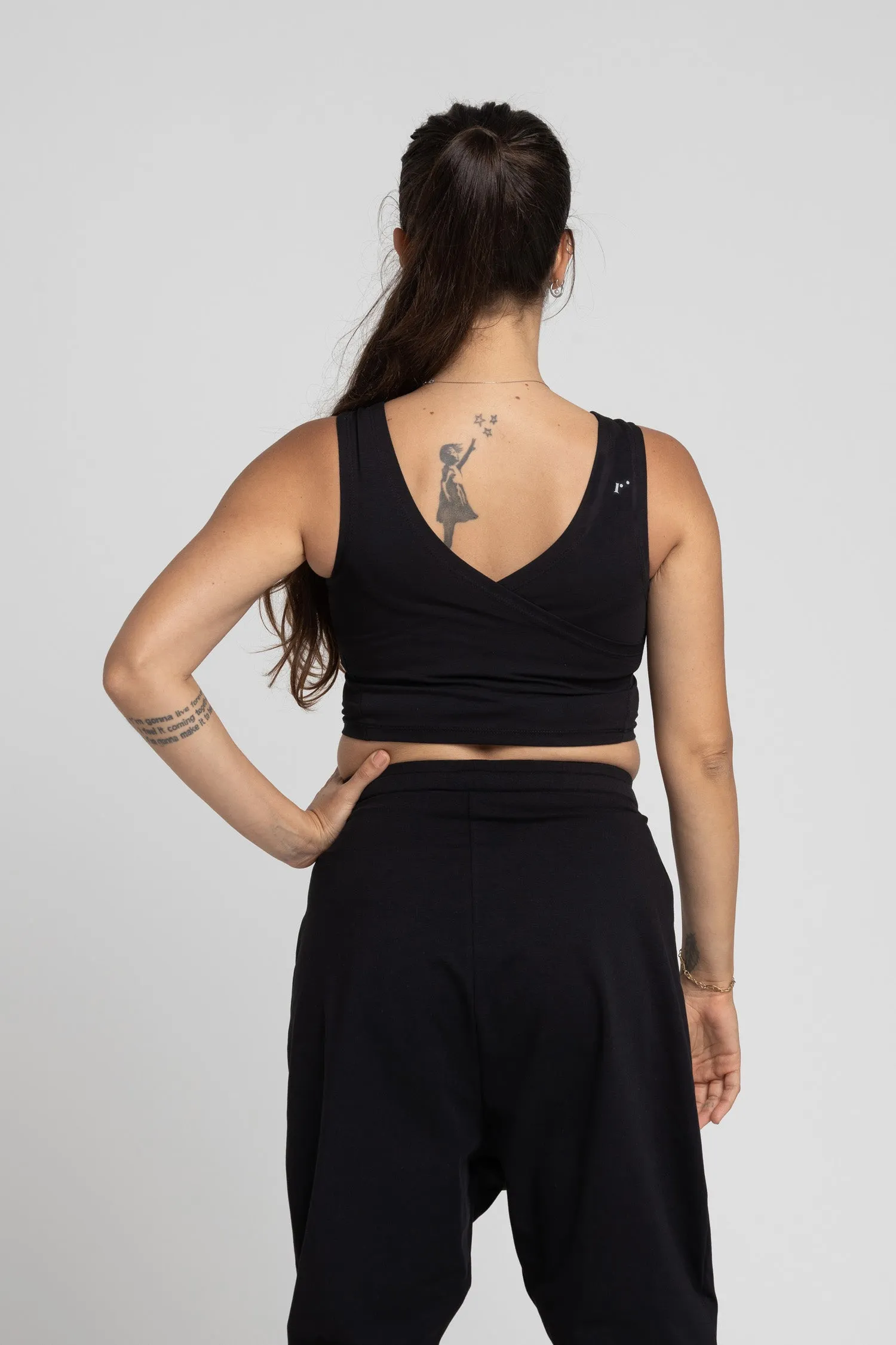 I'mPerfect V Back Cropped Tank Top 35%off