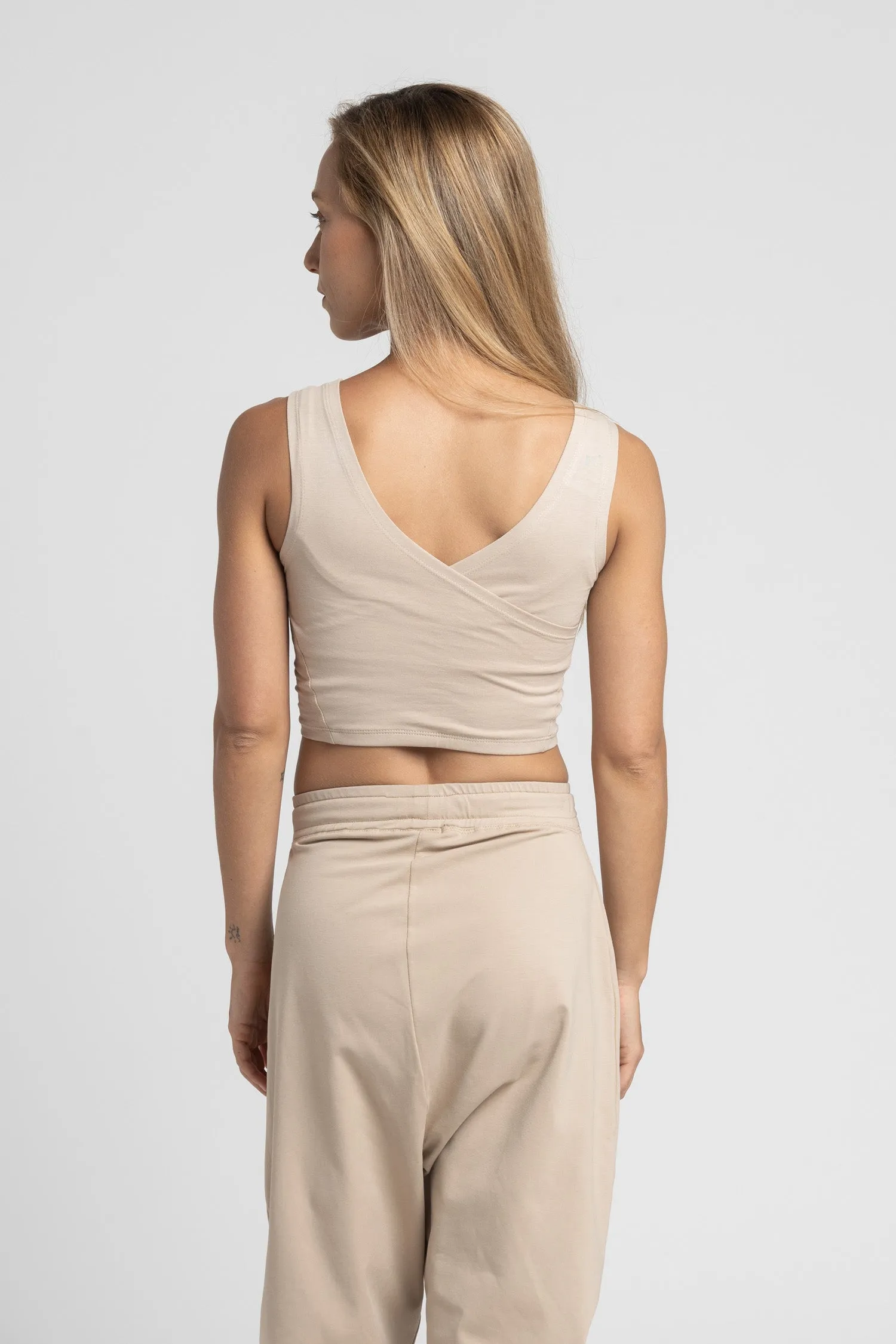 I'mPerfect V Back Cropped Tank Top 35%off